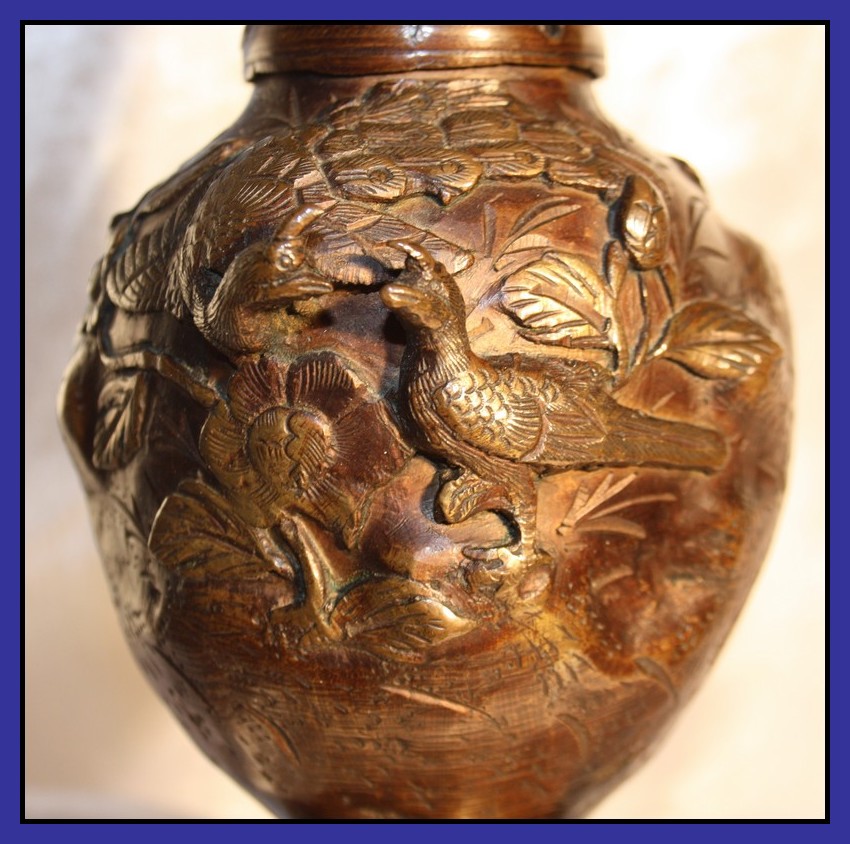 Japon Impérial Epoque Meiji Paire Vases en Bronze Dragon en relief 27,5